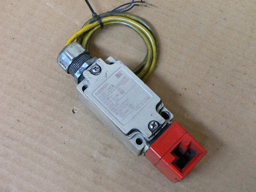 OMRON INTERLOCK SWITCH D4BS-3AFS USED D4BS-3AFS