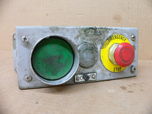 HAMMOND MANUFACTURING 1435C PUSHBUTTON 3 HOLE W/ PUSHBUTTONS