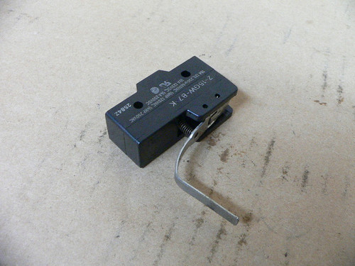 Omron Z-15GW-B7-K Lever Limit Switch 1 N.O. 1 N.C. Contacts 15 Amp