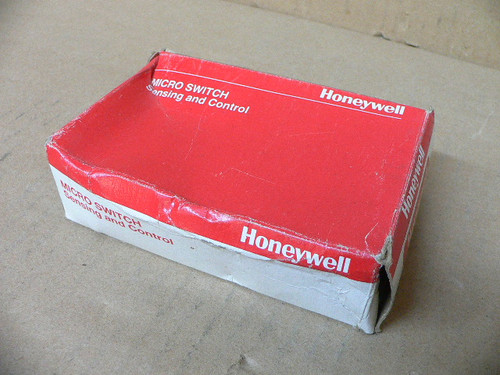 HONEYWELL 922FS0.8-A4P-G-020 922FS08A4PG020 PROXIMITY SWITCH 0.8MM RANGE