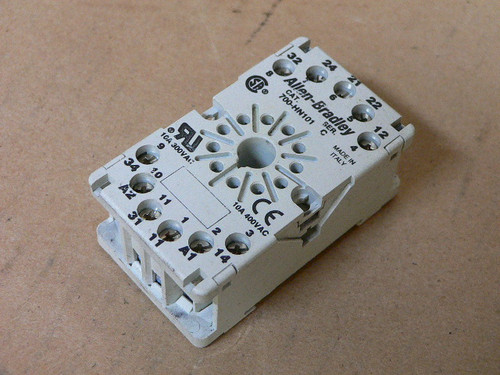 ALLEN BRADLEY 700-HN101 SOCKET 11PIN BASE SCREW TERMINAL PANEL DIN RAIL MOUNT