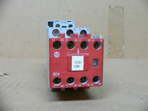 ALLEN BRADLEY AB 100S-C30DJ14C GUARDMASTER SAFETY CONTACTOR