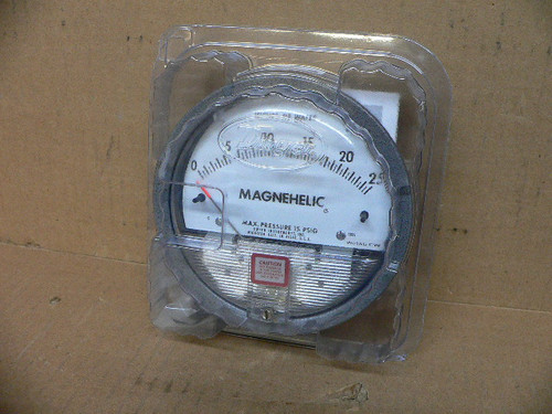 DWYER 102013-00, MDL: 2025 PRESSURE GAUGE BRAND NEW