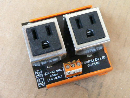 Weidmuller 991549 LR82859 E141197 12V, 15A Duplex Electrical Receptacle
