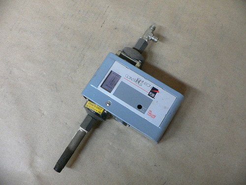 Johnson Controls P28AN-15C Oil Failure Cutout Control