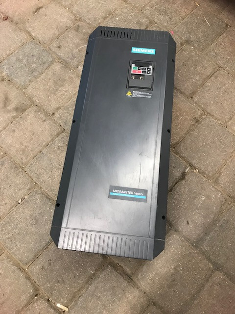 Siemens 6SE3226-8DJ40 6SE32268DJ40 MIDIMASTER Vector Drive 50HP