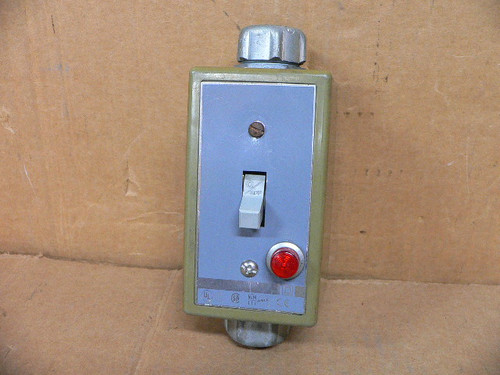 Square D 65013 001 33G Type 1 Enclosure Manual Starter Switch Box