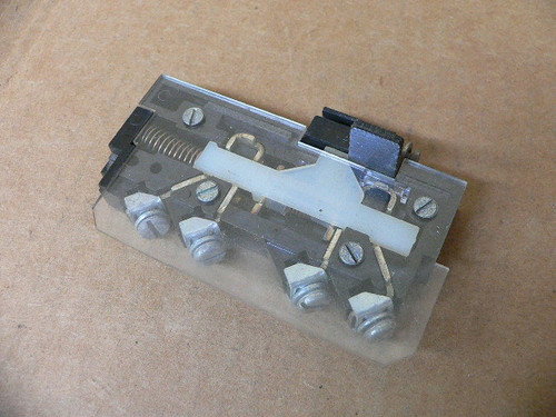 ITE 7772 1 CONTACT BLOCK 600V