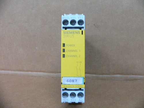 Siemens 3TK2823-1CB30 Siguard Safety Relay 24V AC/DC Safety Monitoring