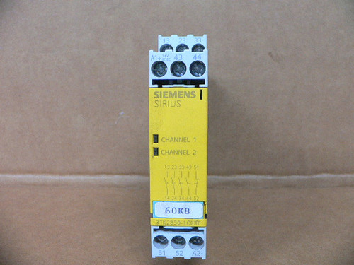 Siemens 3TK2830-1CB30 Siguard Safety Relay Safety Monitoring Module 24V AC/DC
