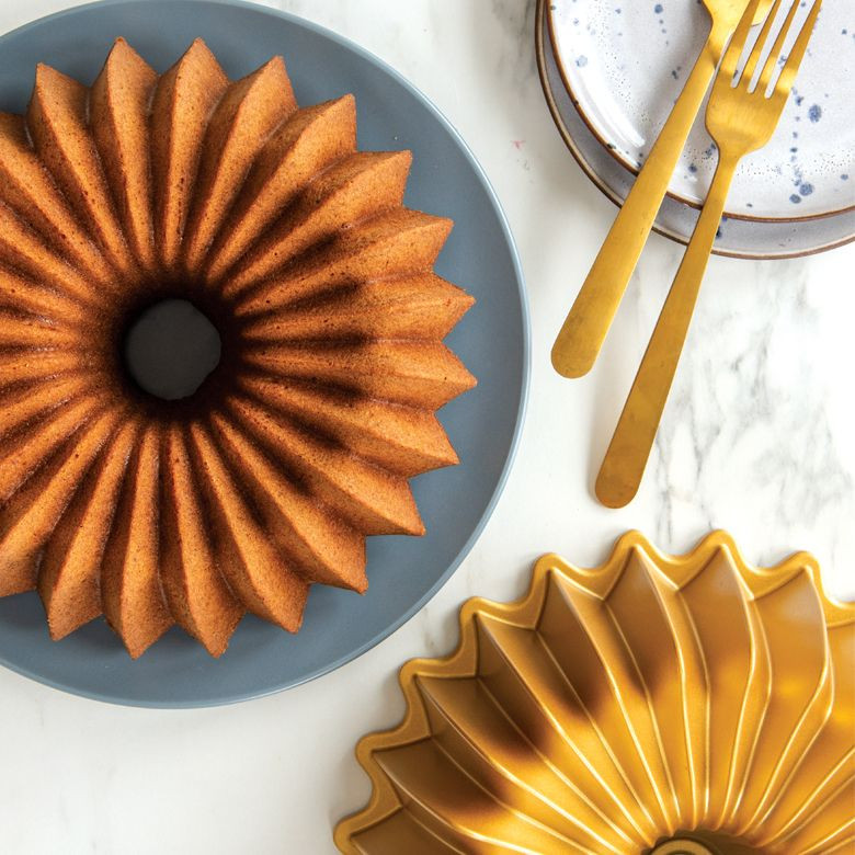 Nordic Ware Gold Brilliance Bundt Pan - Thumbnail 5