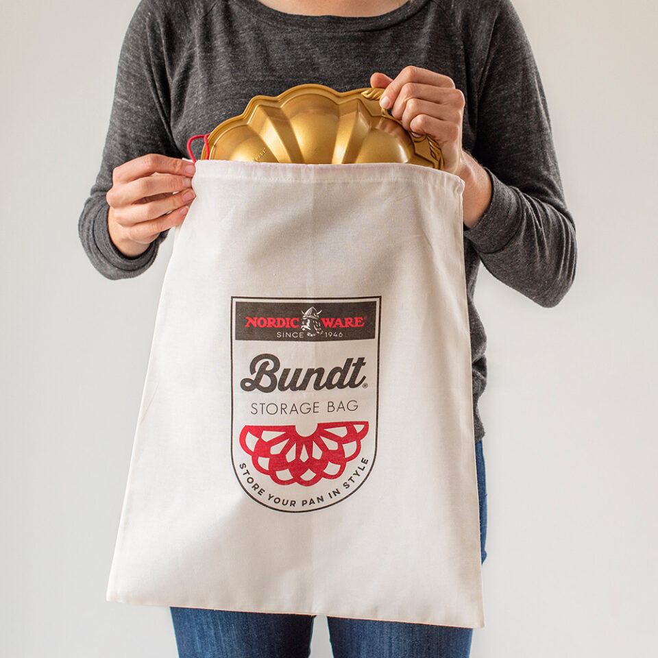 Nordic Ware Bundt Storage Tote - Thumbnail 4