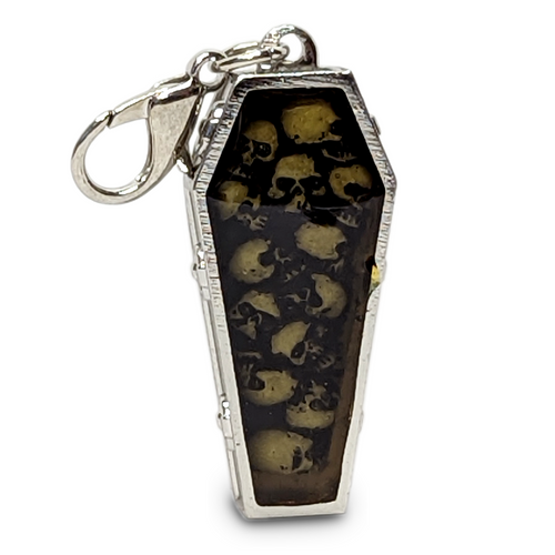 Ganz Coffin Charm, Multiple Skulls