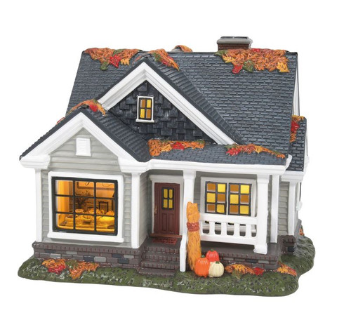 Department 56 Halloween Village 2023, Gather 'Round For Thanksgiving (6013600)