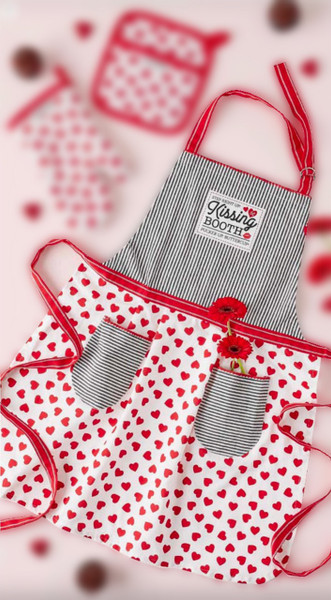 Design Imports Apron, Kissing Booth (754333)