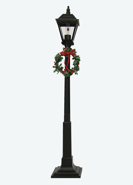 Byers' Choice Decorated Lamp Post (622)