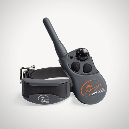 The SportDOG Brand FieldTrainer 425XS is SportDOG's smallest and lightest e-collar built for in-the-field training or hunting with close working dogs.