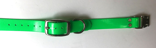tip top collar laid flat showing both buckles used on ecollar