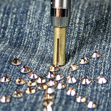 5 Advanced Techniques for Applying Rhinestones 5 Advanced Techniques for Applying Rhinestones