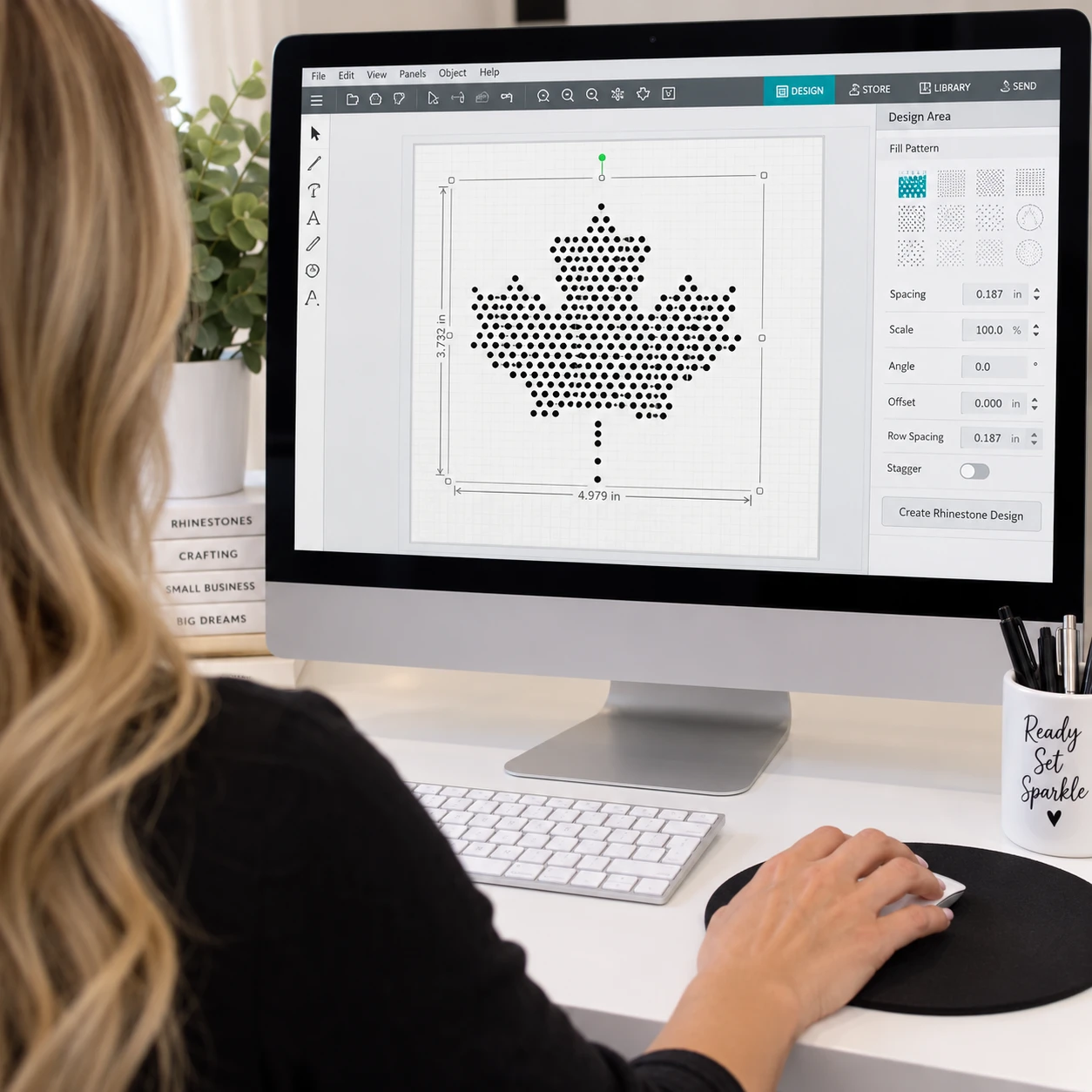 Creating a maple leaf rhinestone design in rhinestone design software