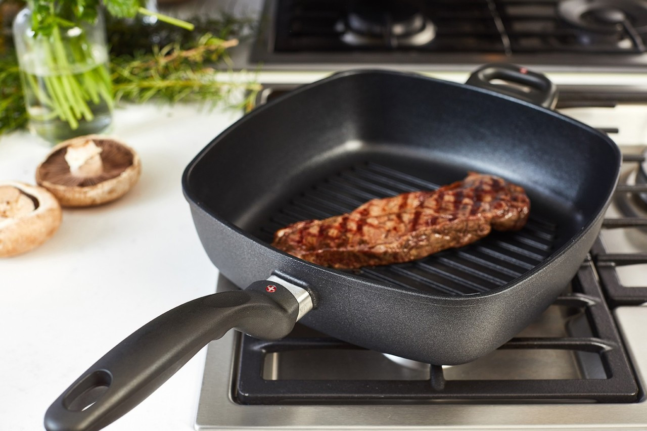 XD Nonstick Deep Square Grill Pan 11