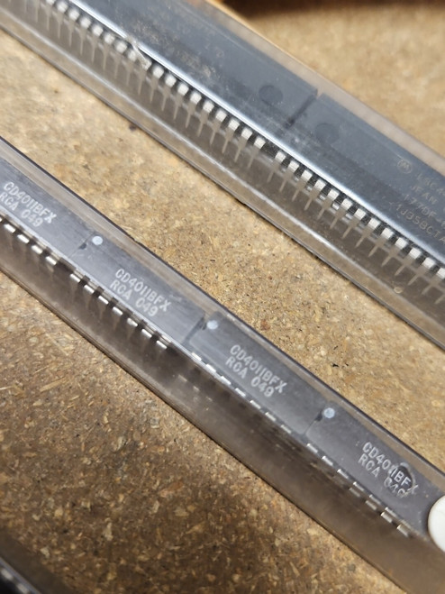 CD4011BFX  / IC / DIP / RCA / 2 PIECES (qzty)