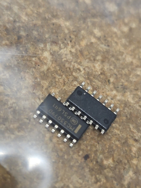 RF2317 / IC / SURFACE MOUNT / 2 PIECES (QZTY)
