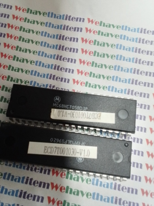 MC68HC705BD3P/ ENCODED AS ECD7T001030-V1.0 / IC / DIP / 2 PIECES (qzty)