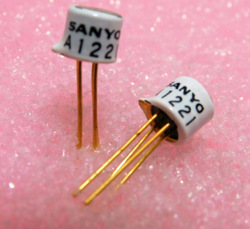LA1221 / A1221 / IC / 4 LEADS / 2 PIECES (qzty)