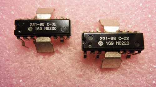 221-98 / ZENITH / IC  / 2 PIECES  (qzty)