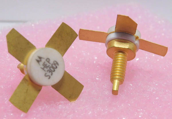 HEPS3009 / COMPARABLE TO ECG320, NTE320 / RF TRANSISTOR / 1 PIECE  (qzty)