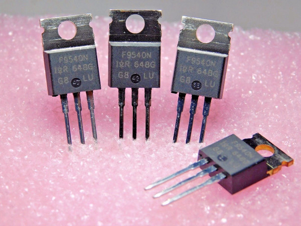 IRF9540N / FET / TO220 / 4 PIECES (qzty)