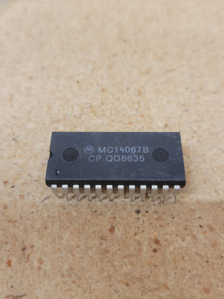 MC14067BCP/ IC / DIP / 1 PIECES (qzty)