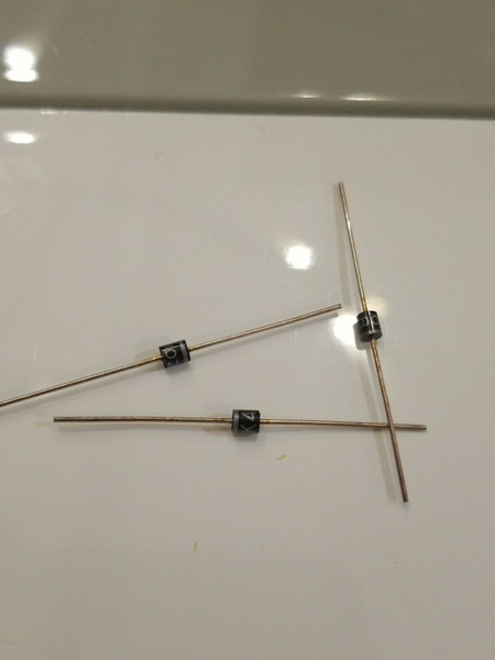 AK04  / DIODE / 3 PIECES (qzty)