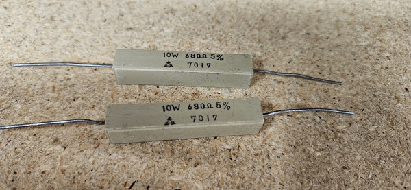 500ohm 10w / CEMENT RESISTOR / 4 PIECES / NOS / (qzty)