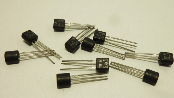 2SA719 / TRANSISTOR / TO92 / 10 PIECES (QZTY)