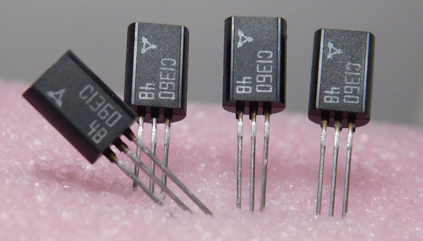 2SC1360 / TRANSISTOR / 4 PIECES  (qzty)