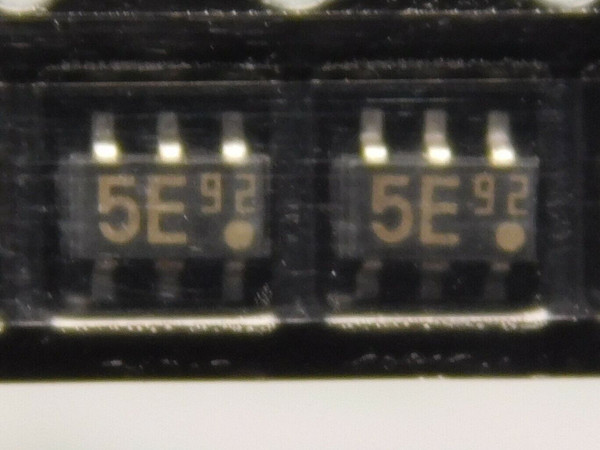 XN4608 / MARKED 5E 92 / IC / SURFACE MOUNT / 2 PIECES (qzty)