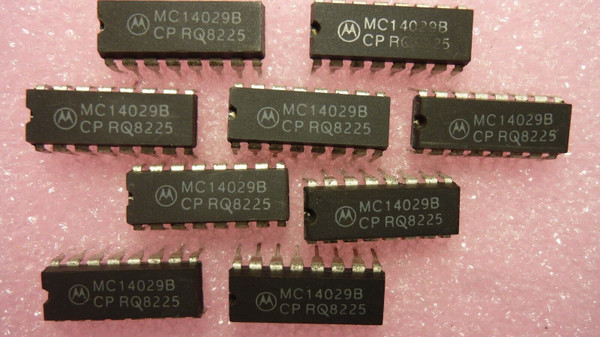 MC14029B / DIP / IC / 9 PIECES /  (qzty)