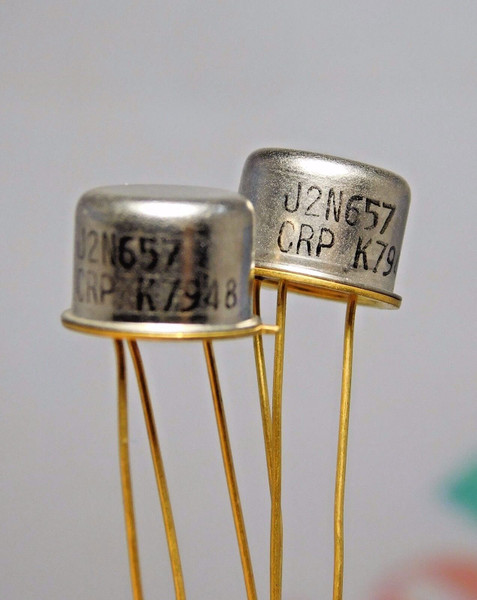 2N657 / J2N657 / TRANSISTOR / TO5 / 2 PIECES (qzty)
