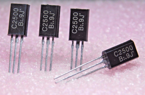2SC2500 / C2500 / TRANSISTOR /  4 PIECES (qzty)