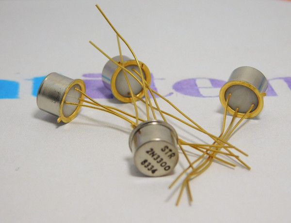 2N3300 / TRANSISTOR / TO5 / 4 PIECES (qzty)