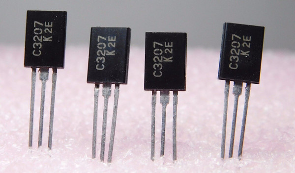  2SC3207 / C3207 / TRANSISTOR / TO92L / 4 PIECES (qzty)