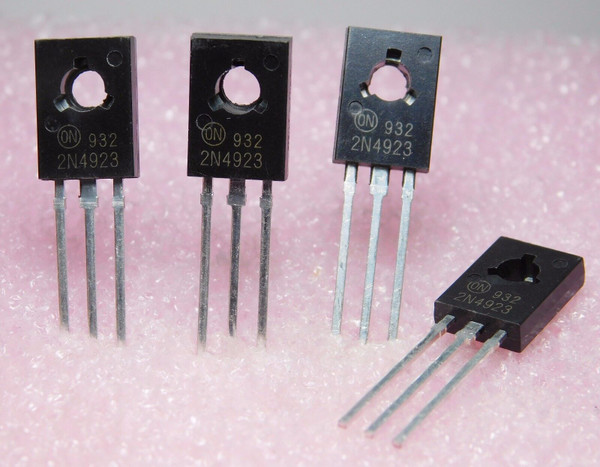 2N4923 / COMPARABLE TO ECG184, NTE184 / TRANSISTOR / TO225 / 4 PIECES (qzty)
