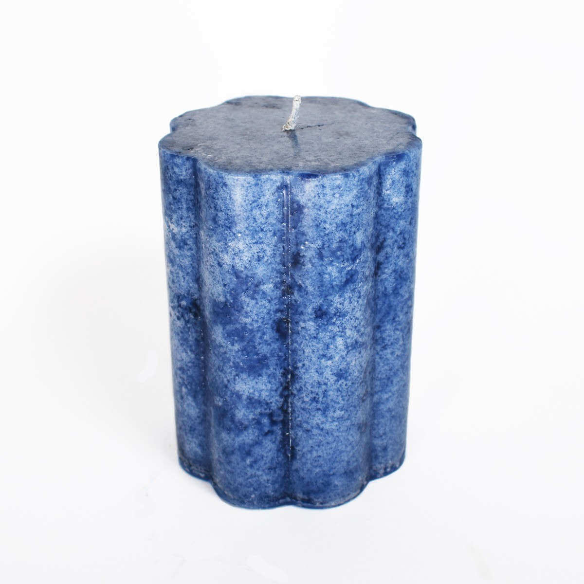 Detailed instructions on how to make pillar candles.