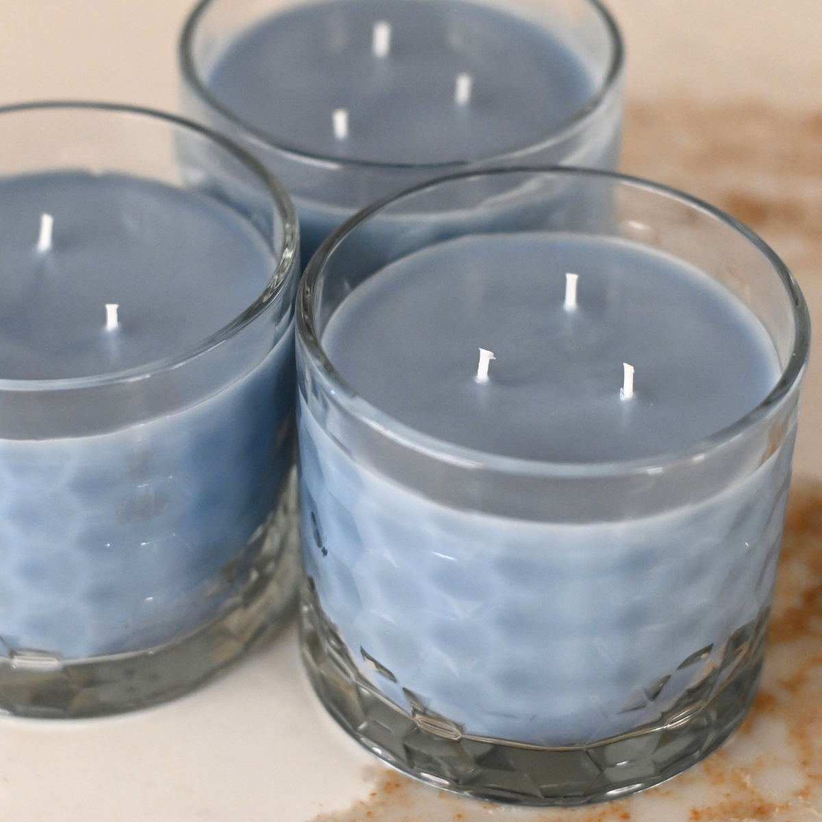 A very detailed guide that shows you how to determine if you need to use more than one wick for your candles.