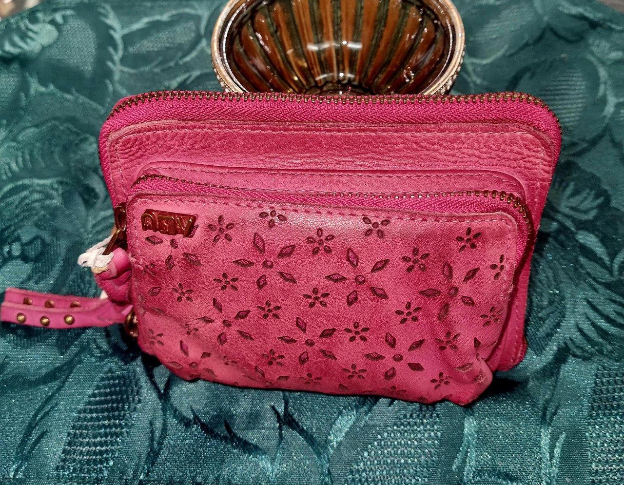 Purses & Wallets