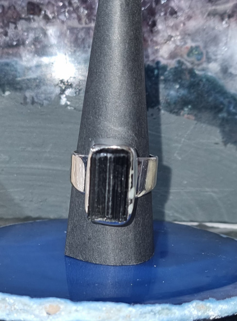 RING TOURMALINE SIZE 10
Long Rough Tourmaline set in a wide Sterling Silver band.