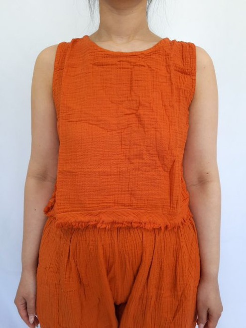 ANJUNA TOP RUST
Soft & breathable double cotton sleeveless top & wide leg pants from our Anjuna Collection.

Crafted from double cotton, these pieces offer slightly extra thickness and durability compared to the regular Anjuna pieces.

Elevate your casual wardrobe with this chic set. The top boasts a stylish fringed edge at the bottom, while the pants offer ultimate comfort with an elastic waist and two convenient side pockets. Perfect for a laid-back day or an easygoing evening out, this set combines comfort and effortless style.