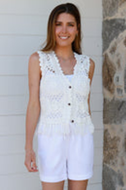 Crochet Vest Tassel White
Stunning
Button up Front
Fits 8- 12/14
100% cotton